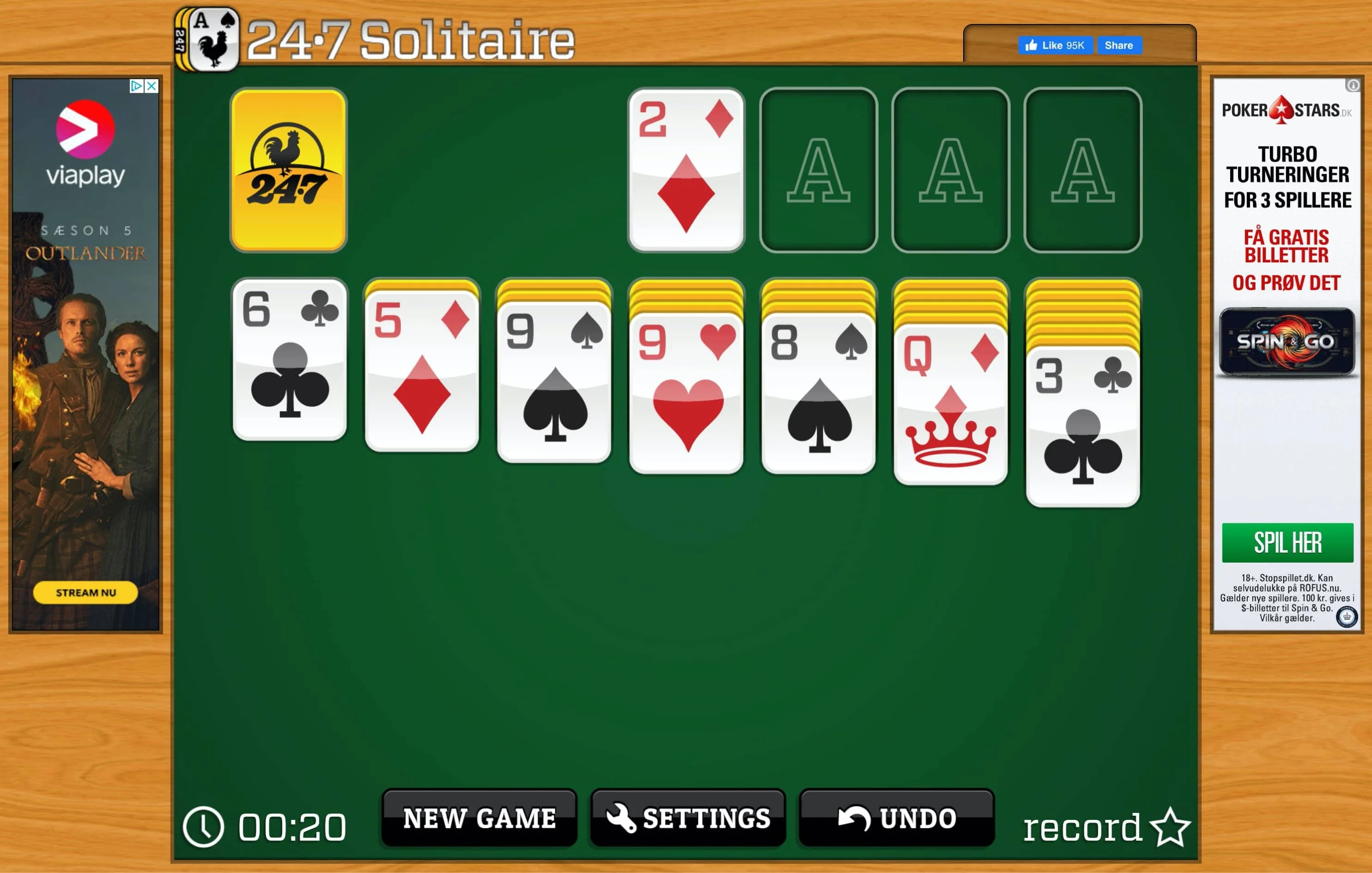 Green felt solitaire and puzzle games